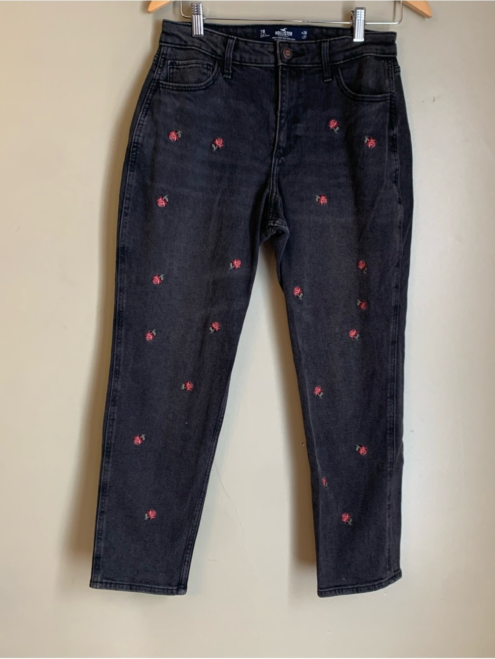 Hollister | ‘Curvy High Rise Mom Jean’ Washed Black Pink Embroidered Roses W28